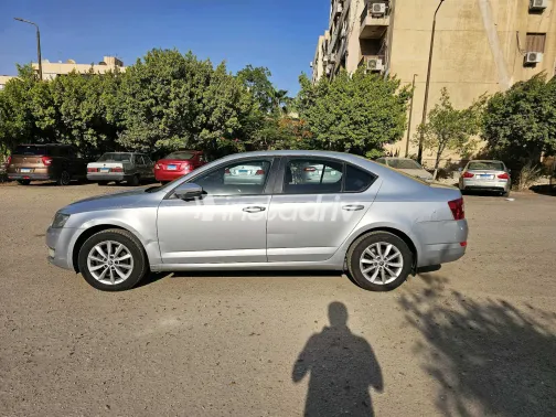 سكودا اوكتافيا A7 2015 أبيض مستعملة للبيع - 2