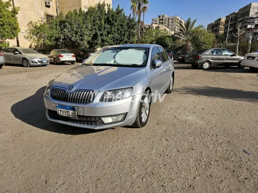 سكودا اوكتافيا A7 2015 أبيض مستعملة للبيع - 6