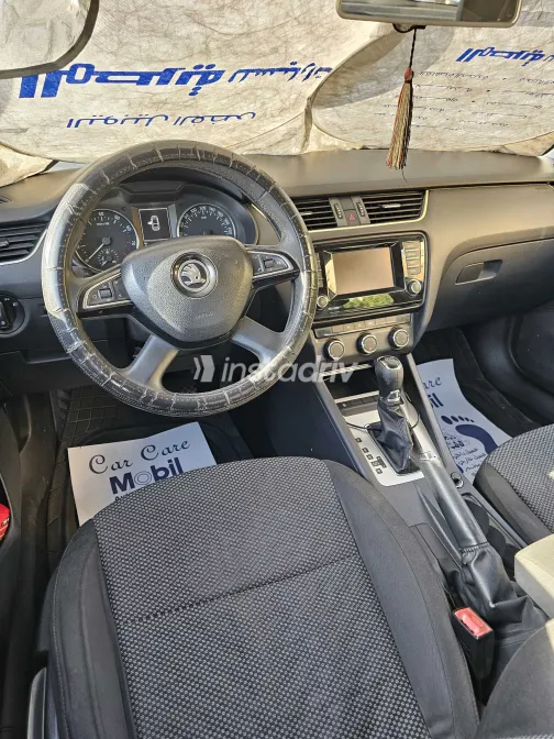 سكودا اوكتافيا A7 2015 أبيض مستعملة للبيع - 7