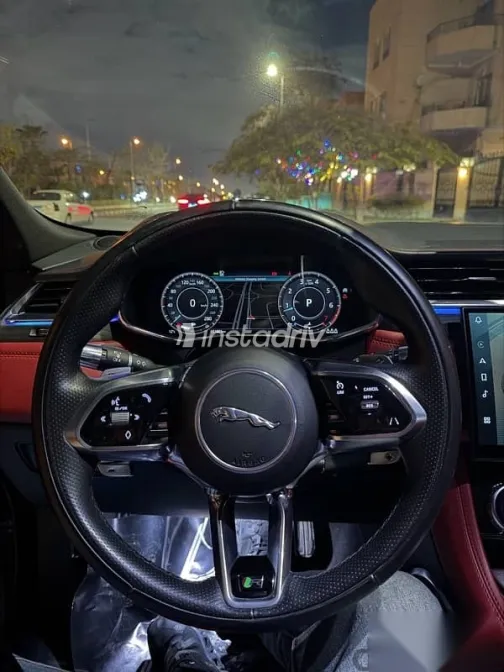 Jaguar F-Pace 2022 Gray Used for Sale - 4