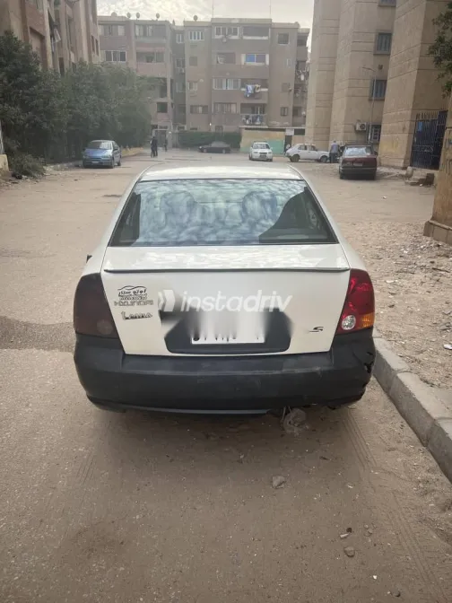 هيونداي فيرنا 2011 أبيض مستعملة للبيع - 3