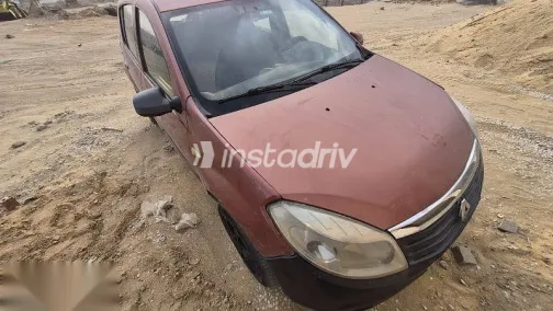 رينو سانديرو 2013 أحمر مستعملة للبيع - 1