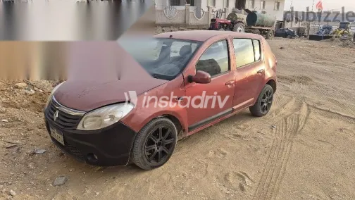 رينو سانديرو 2013 أحمر مستعملة للبيع - 2