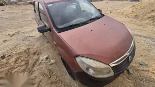 رينو سانديرو 2013 أحمر مستعملة للبيع