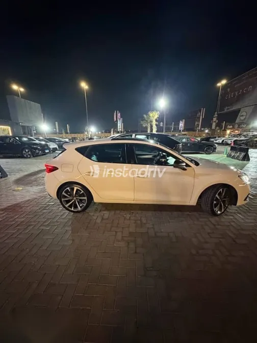 سيات ليون 2021 أبيض مستعملة للبيع - 4