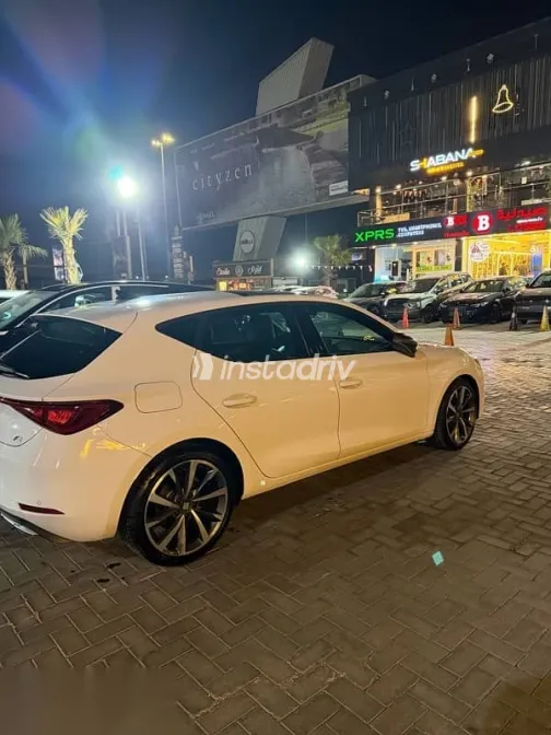 سيات ليون 2021 أبيض مستعملة للبيع - 5