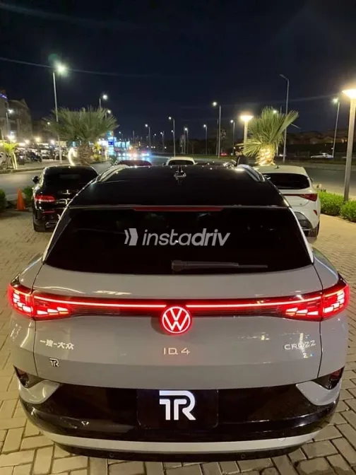 فولكس فاغن اي دي 4 2024 رمادي جديدة للبيع - 1