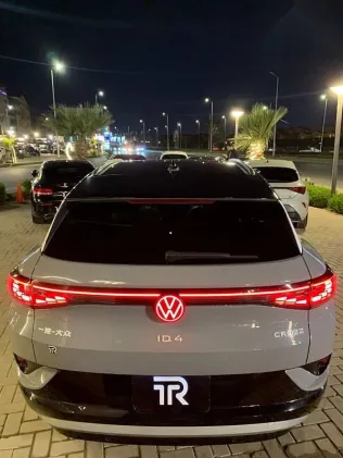 فولكس فاغن اي دي 4 2024 رمادي جديدة للبيع