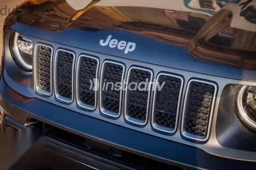 جيب رينيجيد 2023 فضي مستعملة للبيع - 3