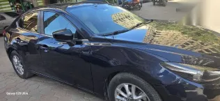 مازدا 3 2019 أزرق غامق مستعملة للبيع