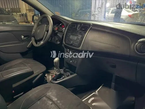 رينو لوجان 2015 رمادي مستعملة للبيع - 1