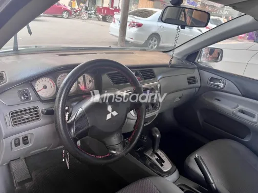 ميتسوبيشي لانسر 2010 فضي مستعملة للبيع - 2