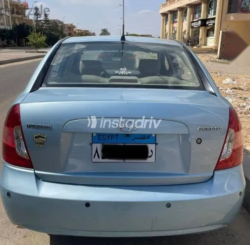 هيونداي اكسنت 2006 أزرق غامق مستعملة للبيع - 2