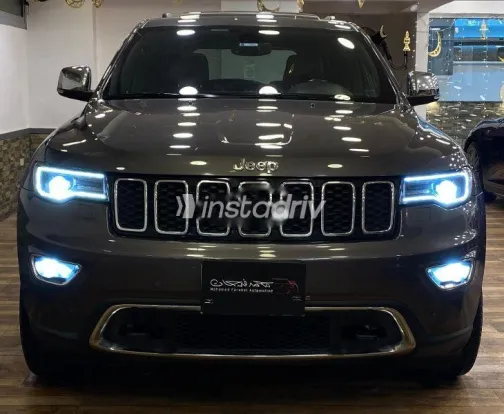 جيب جراند شيروكي 2021 رمادي مستعملة للبيع - 1