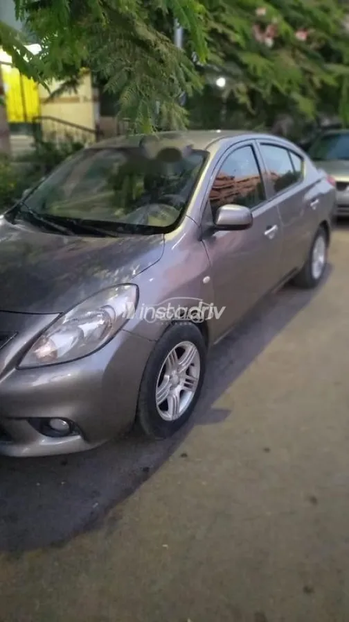 نيسان صنى 2015 بترولي مستعملة للبيع - 3