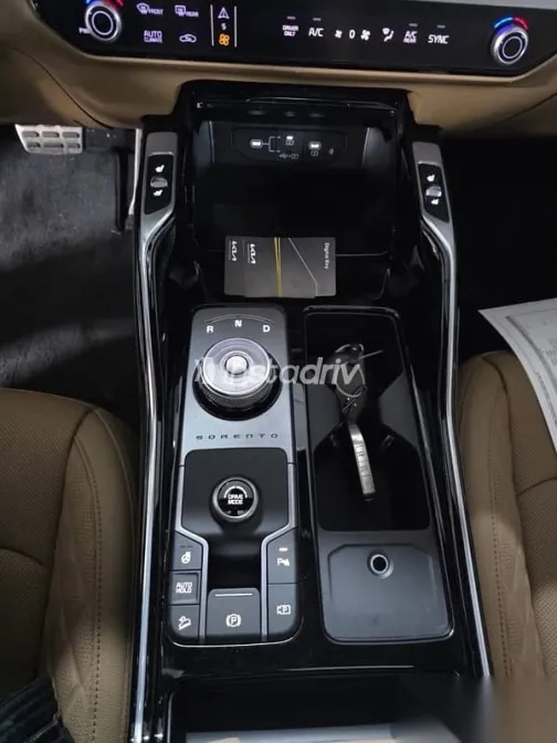 كيا سورينتو 2024 أبيض مستعملة للبيع - 3