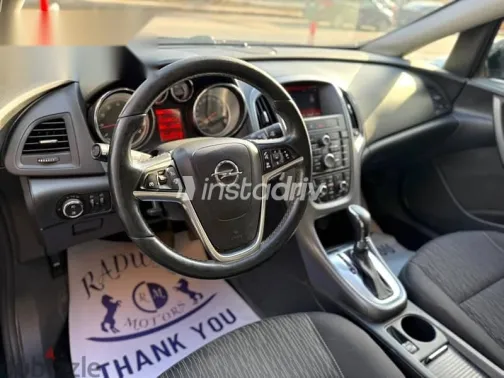 اوبل أسترا 2019 أخضر مستعملة للبيع - 2