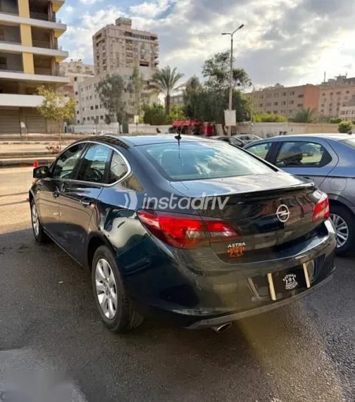 اوبل أسترا 2019 أخضر مستعملة للبيع - 4