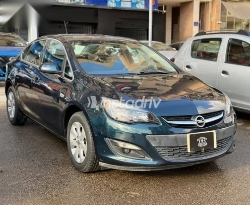 اوبل أسترا 2019 أخضر مستعملة للبيع - 5