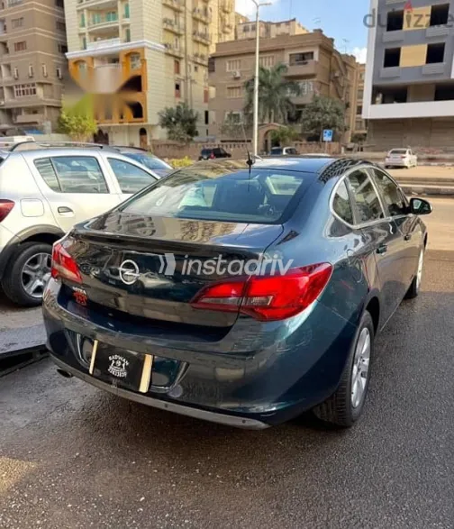 اوبل أسترا 2019 أخضر مستعملة للبيع - 6