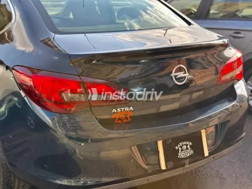 اوبل أسترا 2019 أخضر مستعملة للبيع - 7
