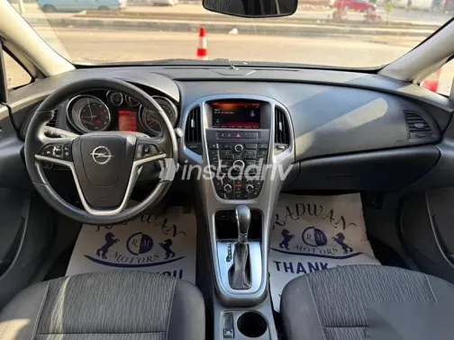 اوبل أسترا 2019 أخضر مستعملة للبيع - 10