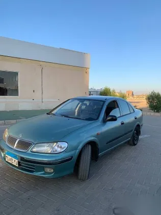 نيسان صنى 2002 أخضر مستعملة للبيع