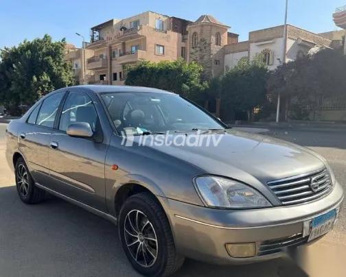 نيسان صنى 2012 رمادي مستعملة للبيع - 2