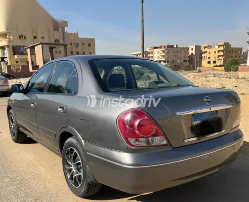 نيسان صنى 2012 رمادي مستعملة للبيع - 4