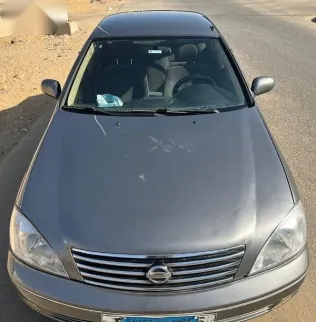 نيسان صنى 2012 رمادي مستعملة للبيع
