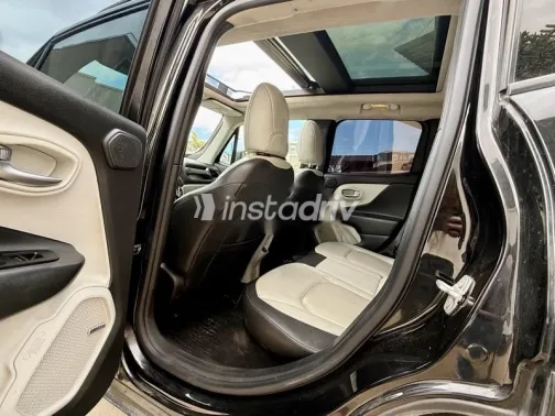 جيب رينيجيد 2022 أسود مستعملة للبيع - 2