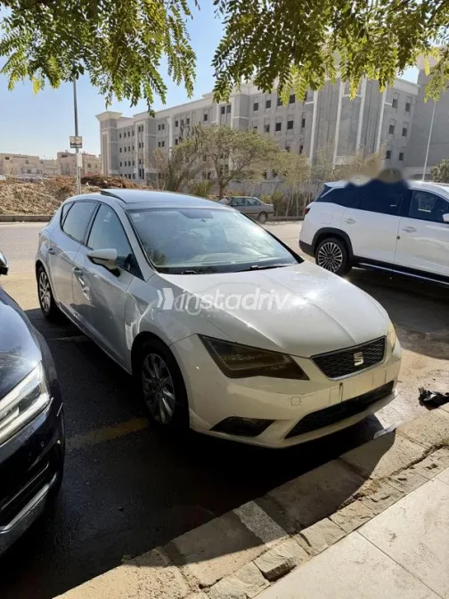 سيات ليون 2014 أبيض مستعملة للبيع - 2