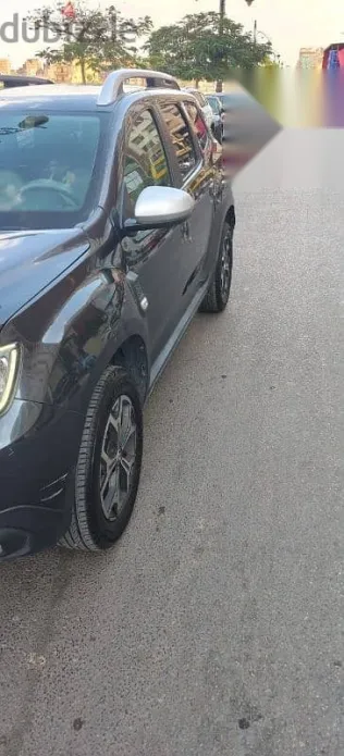 رينو داستر 2021 رمادي مستعملة للبيع