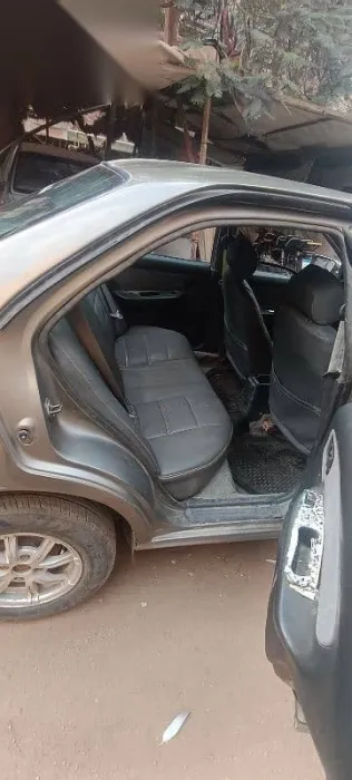 نيسان صنى 1999 ذهبي مستعملة للبيع