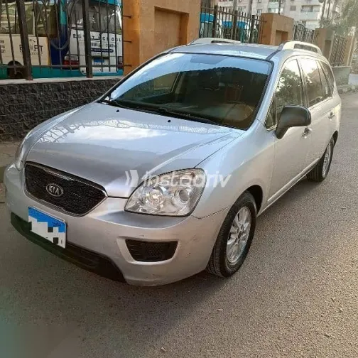 كيا كارينز 2011 فضي مستعملة للبيع - 3