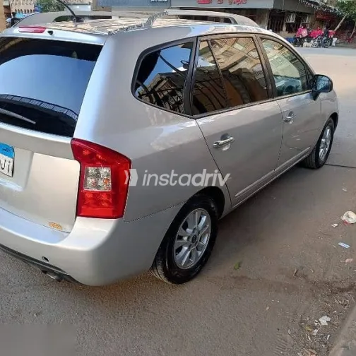 كيا كارينز 2011 فضي مستعملة للبيع - 5