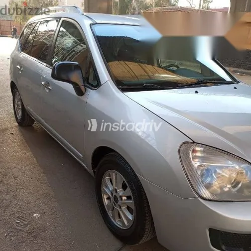 كيا كارينز 2011 فضي مستعملة للبيع - 6