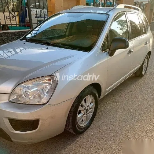 كيا كارينز 2011 فضي مستعملة للبيع - 7