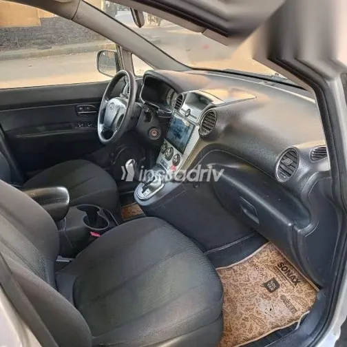 كيا كارينز 2011 فضي مستعملة للبيع - 8