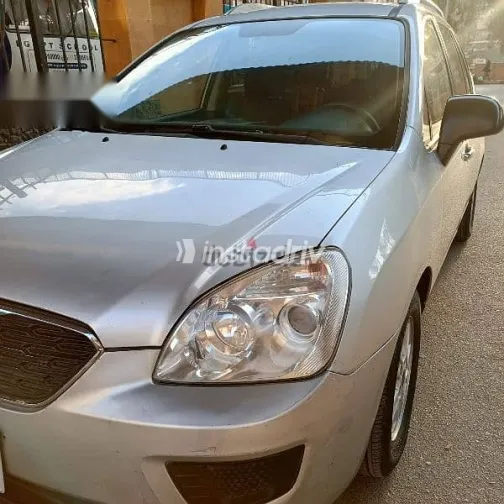 كيا كارينز 2011 فضي مستعملة للبيع - 10