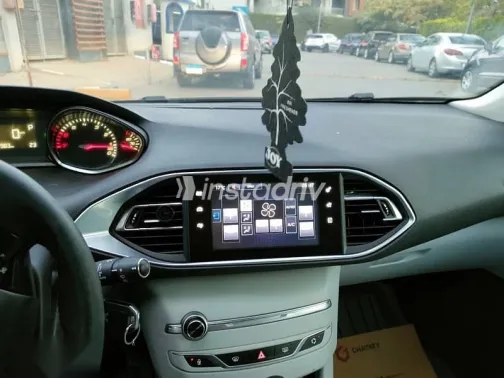 Peugeot 308 2015 Red Used for Sale - 1