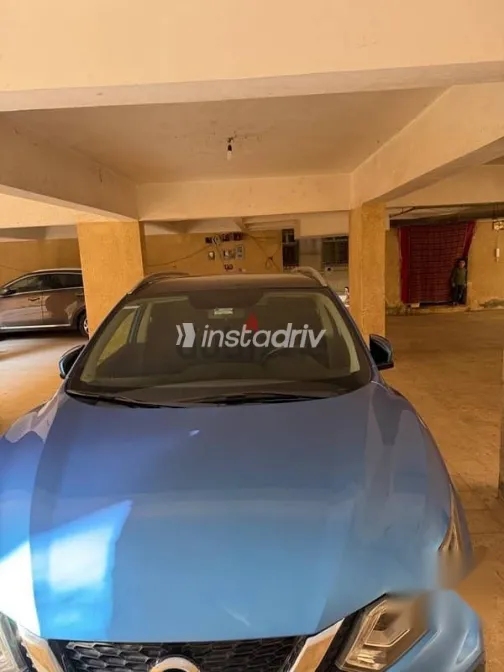 نيسان قشقاي 2019 أزرق غامق مستعملة للبيع - 2