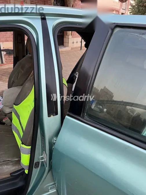 تويوتا ياريس 2007 أزرق غامق مستعملة للبيع - 4