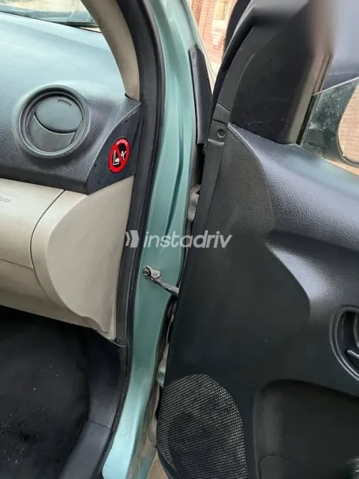 تويوتا ياريس 2007 أزرق غامق مستعملة للبيع - 5