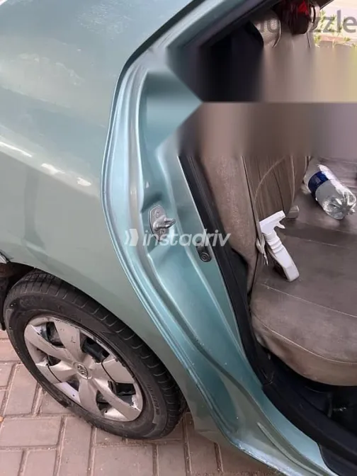 تويوتا ياريس 2007 أزرق غامق مستعملة للبيع - 6