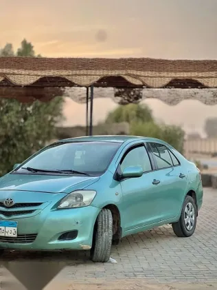تويوتا ياريس 2007 أزرق غامق مستعملة للبيع