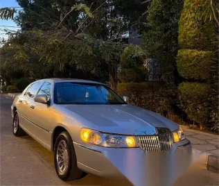 لينكولن تون 2002 فضي مستعملة للبيع