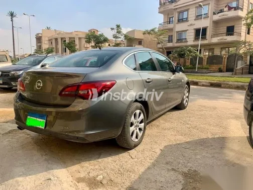 اوبل أسترا 2020 رمادي مستعملة للبيع - 3