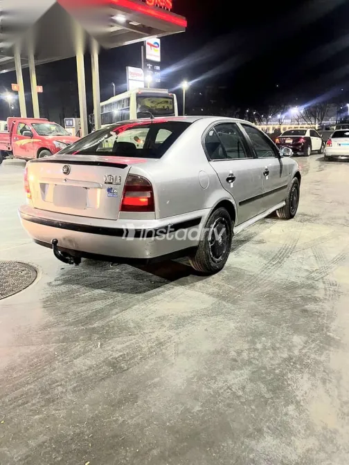 سكودا اوكتافيا 1998 فضي مستعملة للبيع - 1