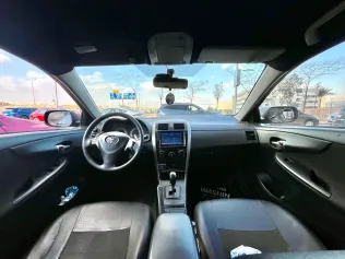 تويوتا كورولا 2008 أبيض مستعملة للبيع